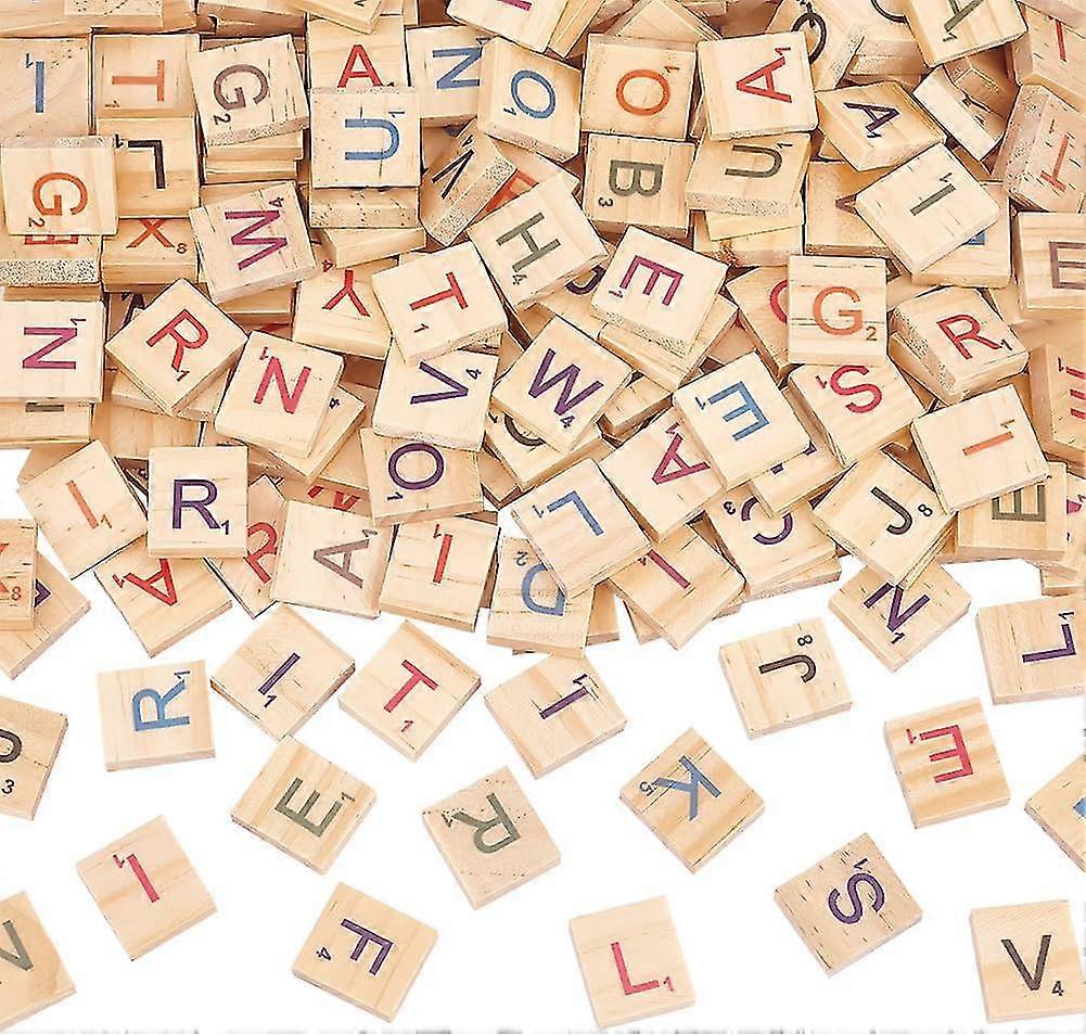 300PCSカラフルな木製の文字タイルランダム混合大文字の文字ウッドカラフルなスクラブルタイル文字タイルアルファベットコースターを作るための木製のピースと