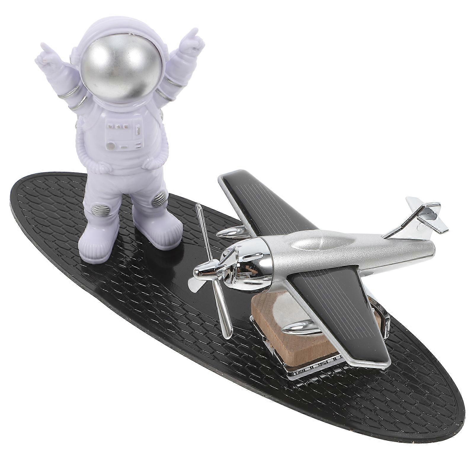 Solar Powered Astronaut Car Diffuser Accessible For Car Owners With High-End Design And Fragrance Diffusing Function 2Pcs