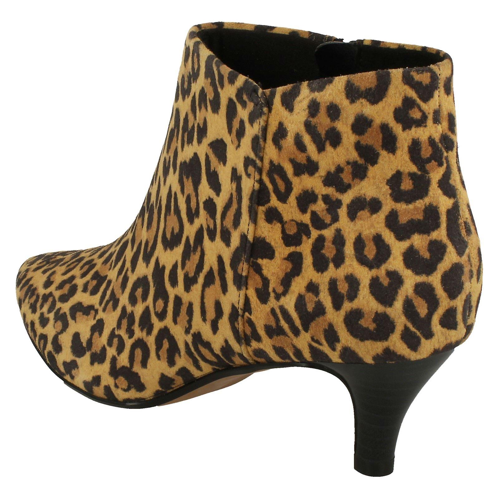 clarks kitten heel boots