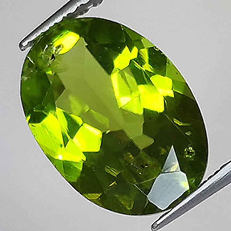 3.11ct Peridot Oval Cut awo18