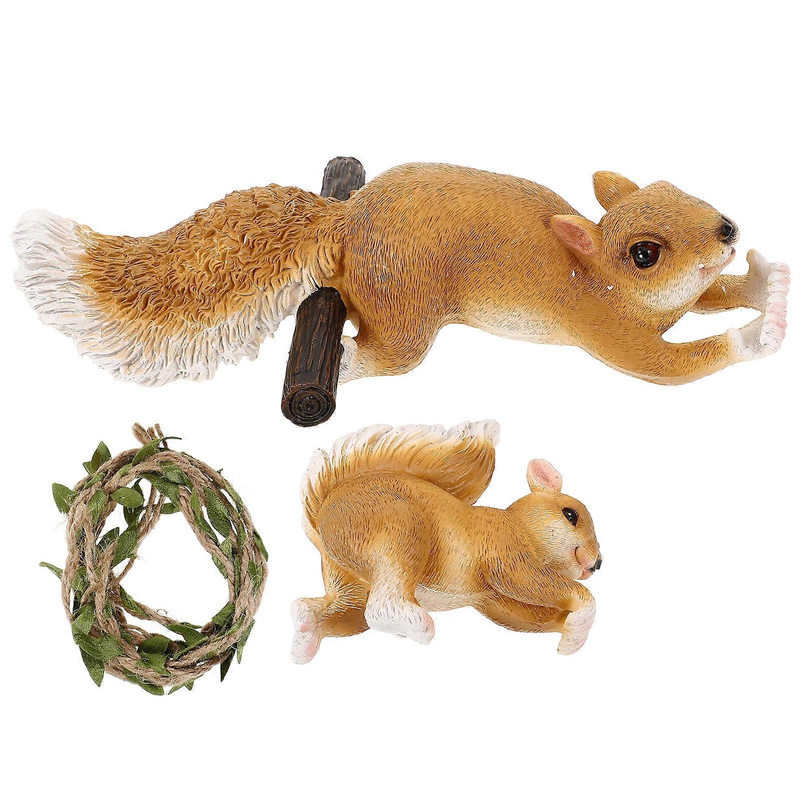 Delicate Resin Squirrel Statue for Courtyard Ornament 2Pcs