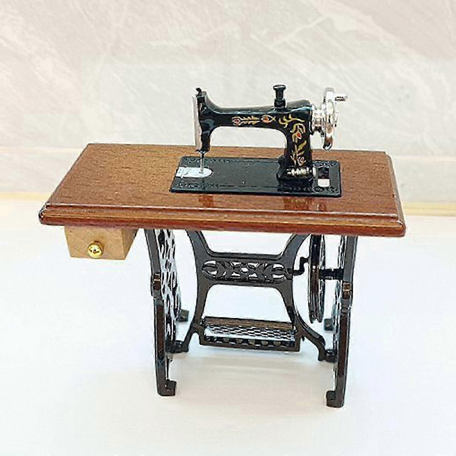 26-27 Miniature Sewing Machine - 1:12 Scale Dollhouse Accessory & Craft Tool