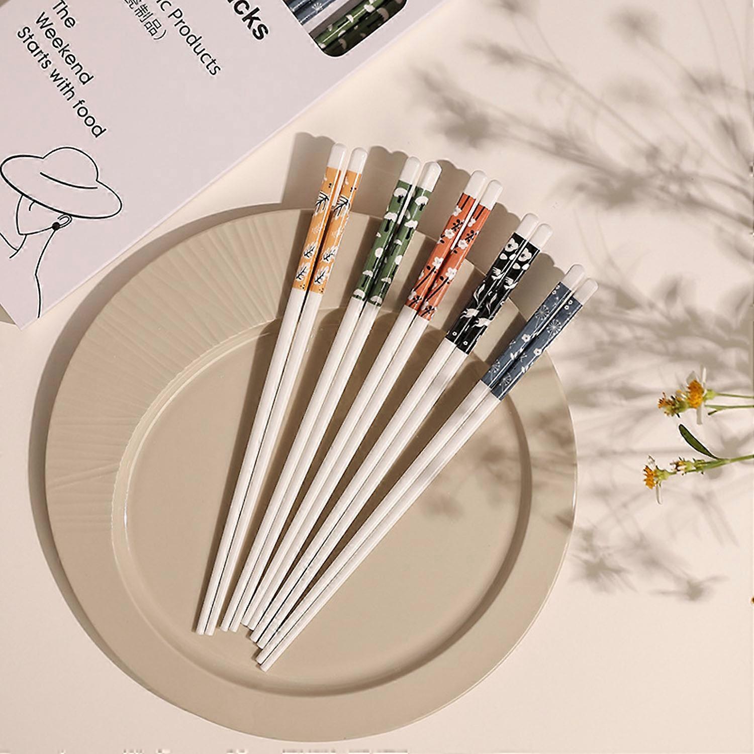 5 pairs of chopsticks (white)