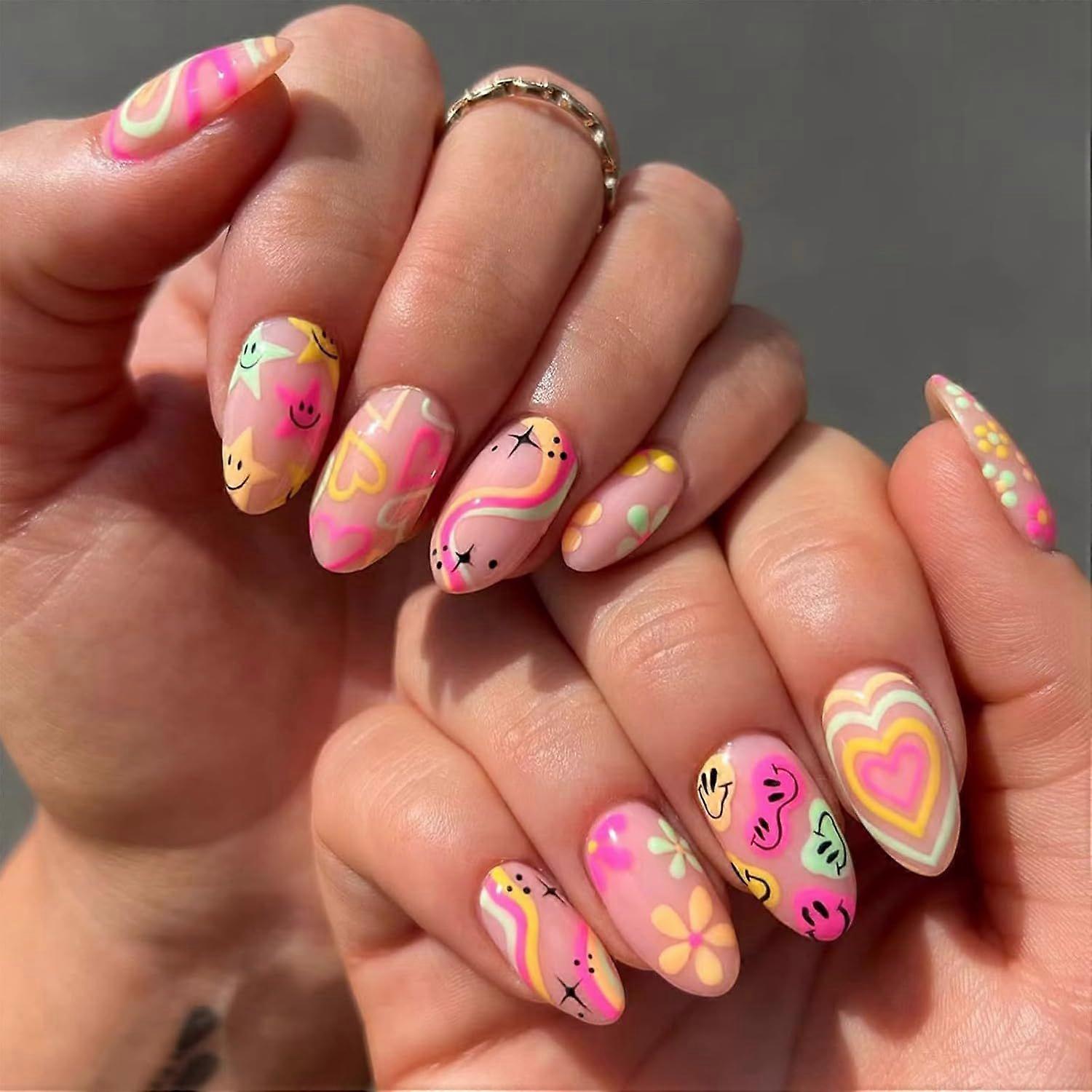 Unhas postiças coloridas, curtas, médias e amendoadas com desenhos de sorriso de estrela