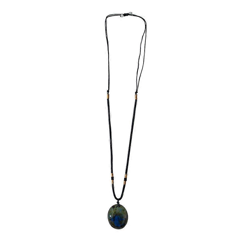 Stylish Stone Necklace Featuring a Smooth Crystal Design