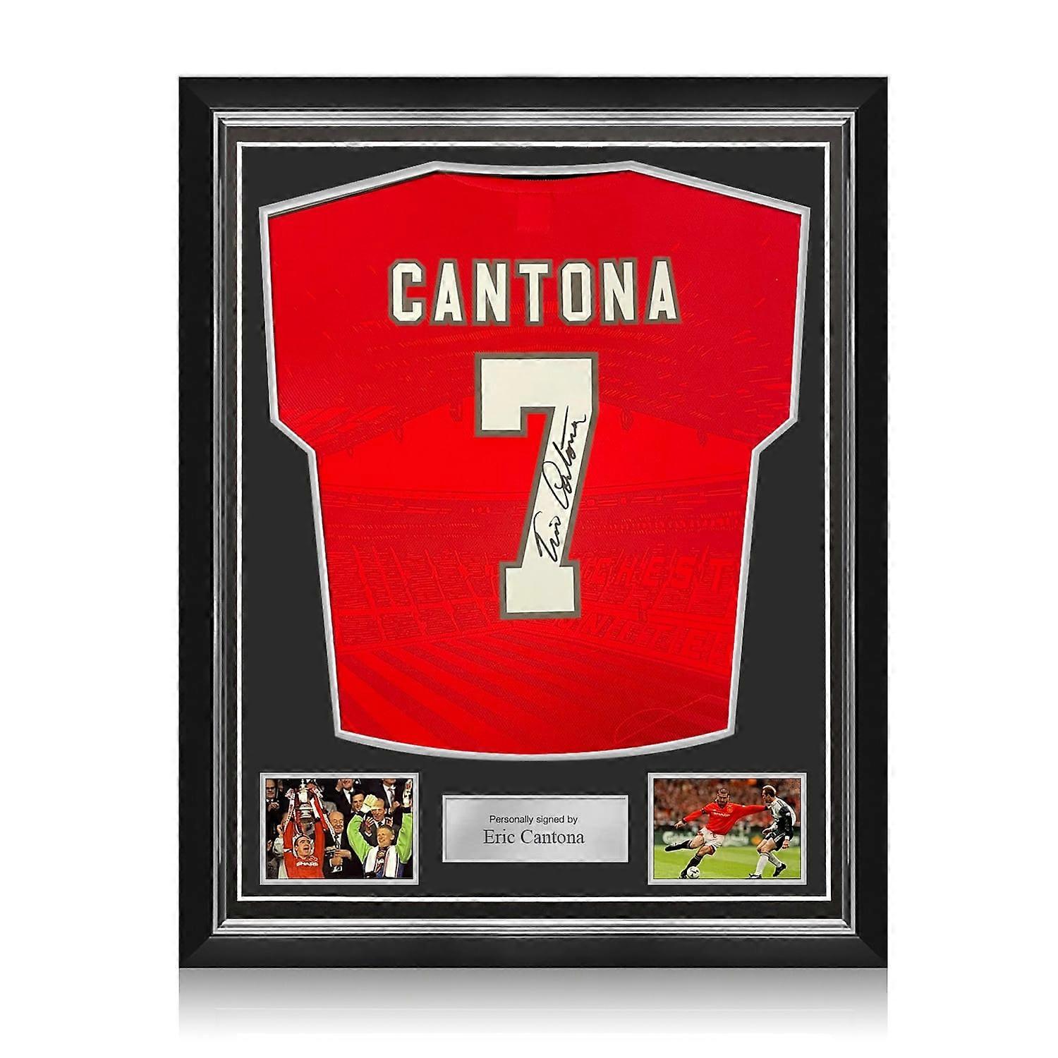 埃里克·坎通纳 （Eric Cantona） 签署了曼联 1996 年主场足球球衣。高级框架
