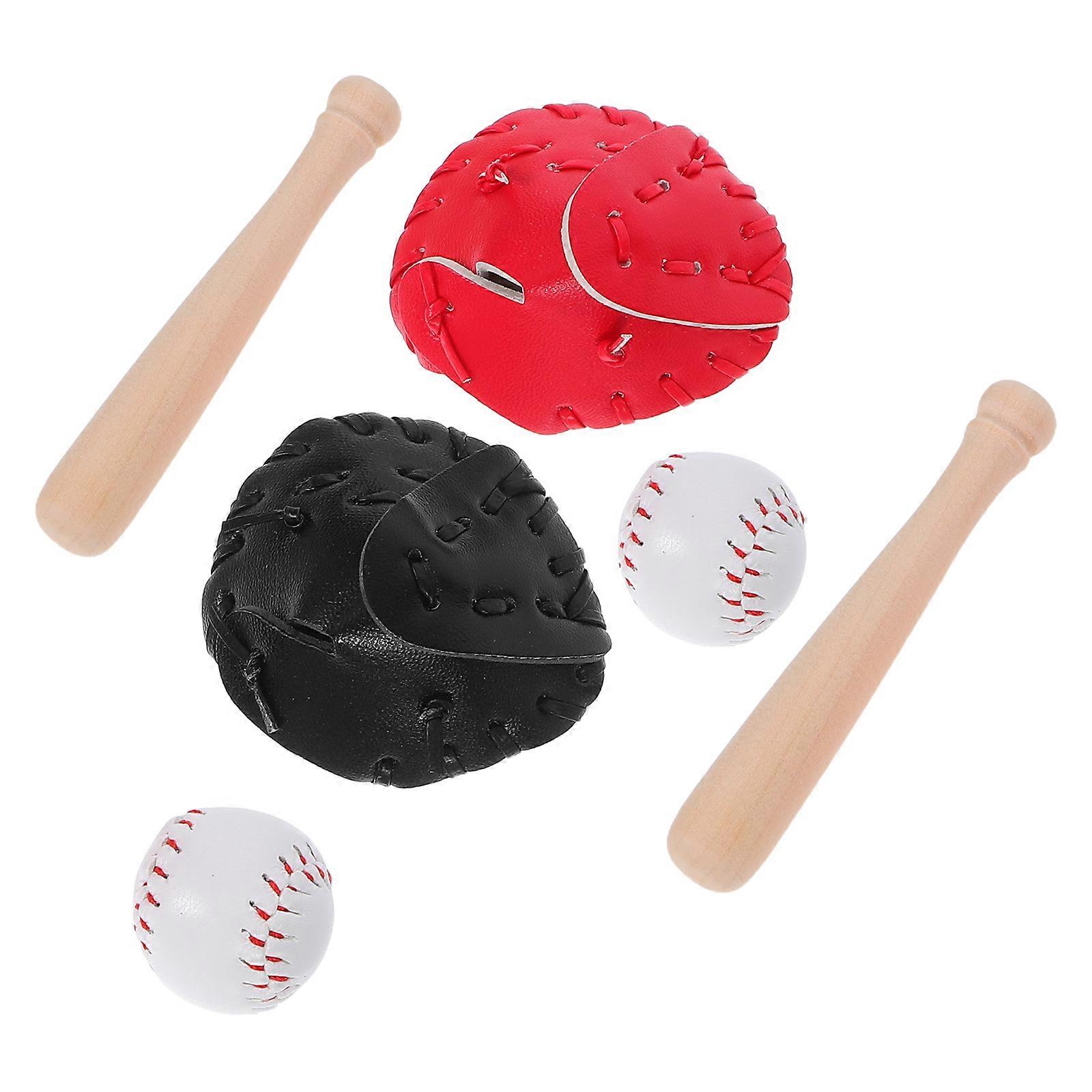 Miniature Baseball Gloves and Bat Set – Tiny Dollhouse Accessories for House Scene Decoration and Playset Fun Atmosphere