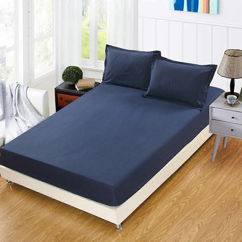 Fitted sheet, 200 x 220 cm, envelope 30 cm, polyester mattress protector, pillowcase.