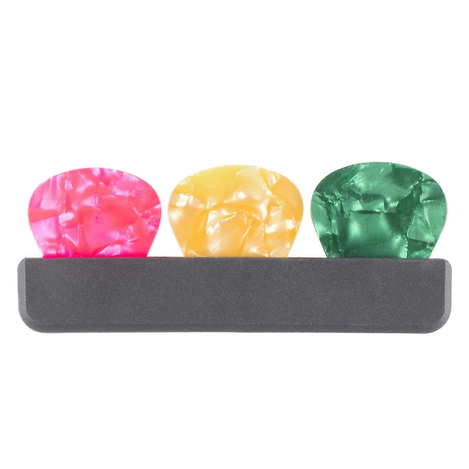 Portable Guitar Pick Case with 3 Guitar Picks Storage Container Light Weight Guitar Pick Display Case Easy to Use
