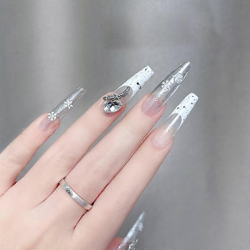 50 قطعة / صندوق 3D رقاقات الثلج عيد الميلاد المعدنية مسمار بريق الترتر مختلط تصميم مجوف من رقائق الثلج البيضاء عيد الميلاد SnowFlakes ديكور