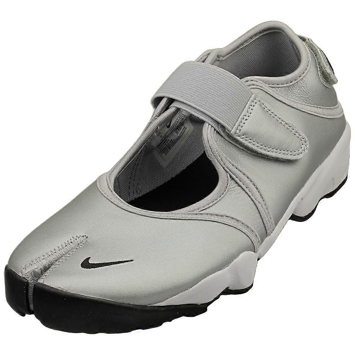 Nike Air Rift Womens Walking Sandals in Silver