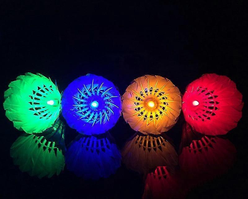 Kestävä ja kirkas led-sulkapallosukkula sisä- / ulkokäyttöön (4 väriä)