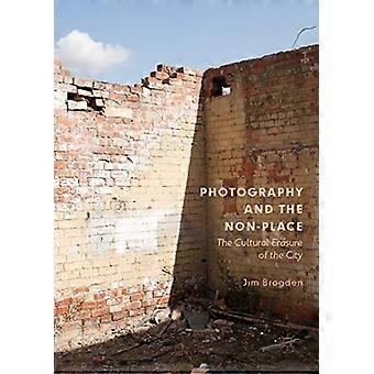 Photographie et non-lieu : l’effacement culturel de la ville
