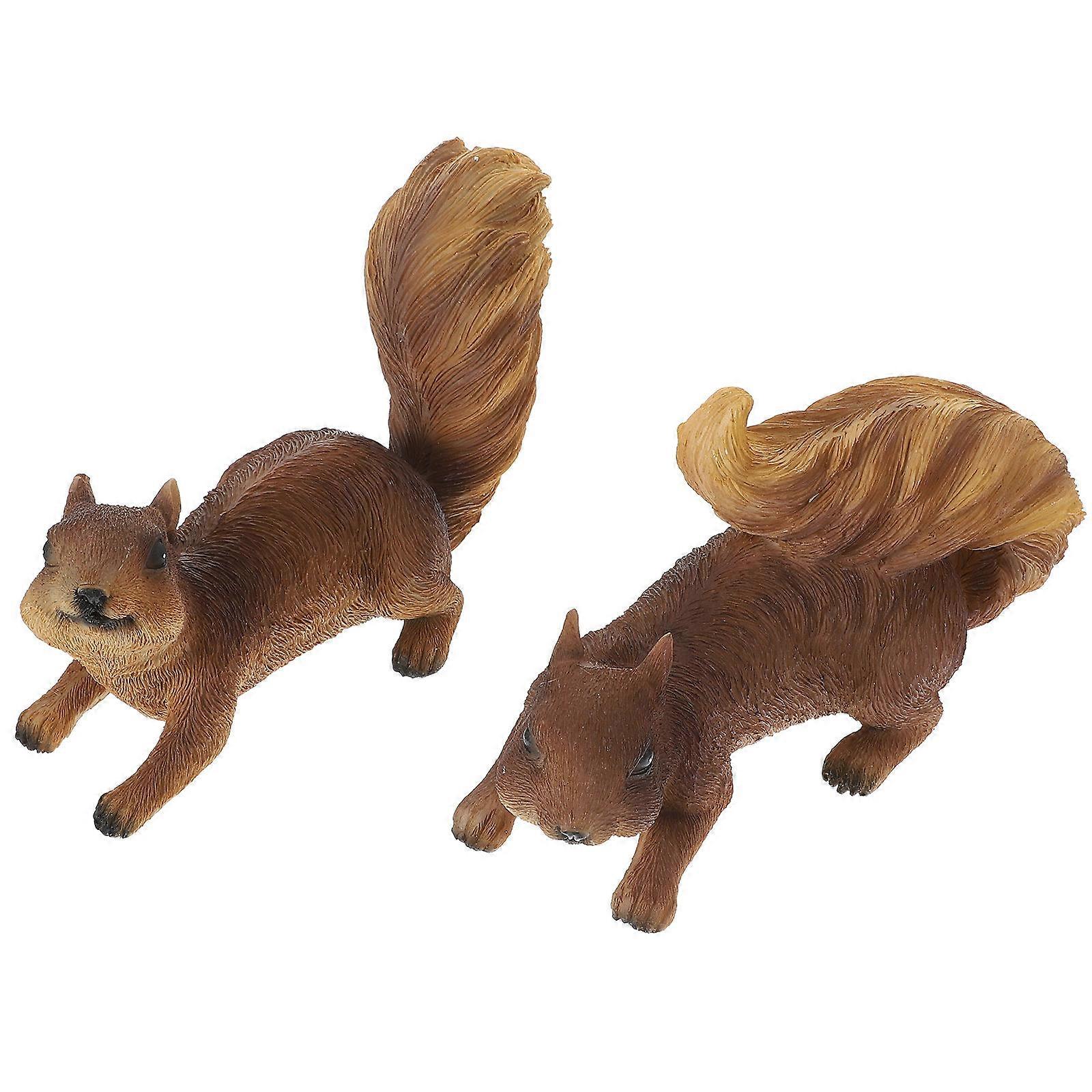 Squirrel Garden Statue, Durable Resin for Warm Visual Enjoyment