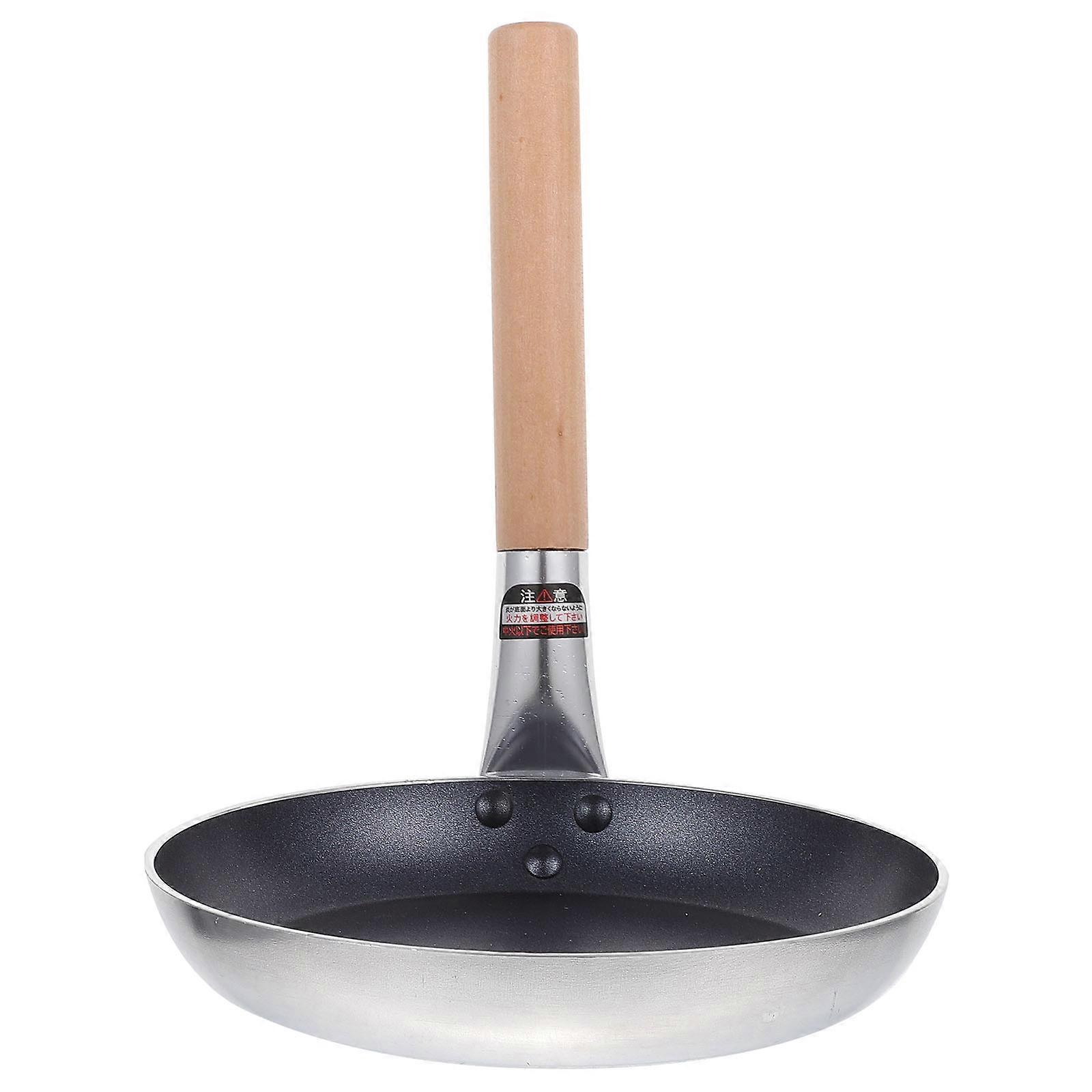 Mini frigideira de metal para fritar e ferver.