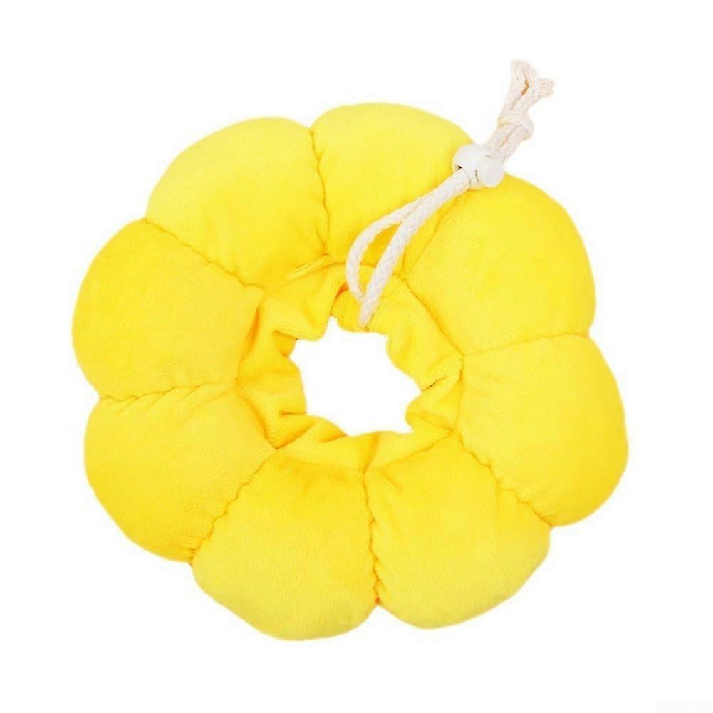 Cute and functional sunflowershaped recovery cone for cats and small dogs, made of soft cotton material (M).