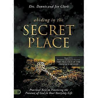 Habitando no Lugar Secreto: Chaves Práticas para Praticar a Presença de Deus em Você - Dr. Dennis Clark - Livro em Brochura - em inglês