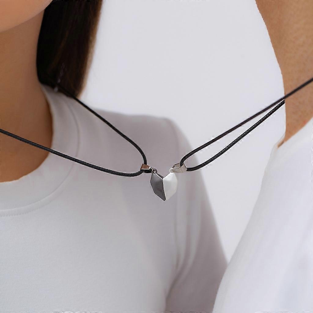 2Pcs/set Broken Heart Pattern Magnet Splicing Necklace Punk Style