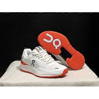 Dezelfde nieuwe outdoor casual hardloopschoenen voor dames en heren uit 2026-2027, met een antislip en slijtvaste textuur, geschikt voor competitieve sportwedstrijden.