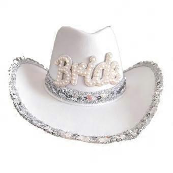Glitzernder Cowboyhut mit Pailettenbesatz für die Braut, weiter Hut mit Pailettenbesatz für Junggesellinnenabschied, Accessoires zur Dekoration.