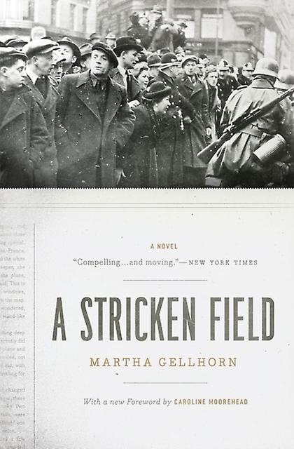 A Stricken Field by Martha Gellhorn Paperback