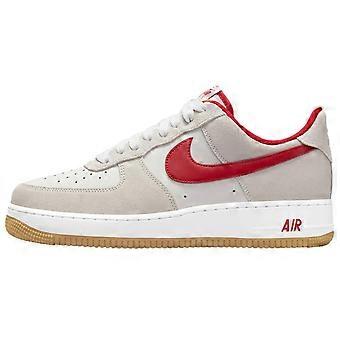 Zapatillas de skate Nike Air Force 1 de caña baja con amortiguación, unisex, color beige y rojo, IB6388-101