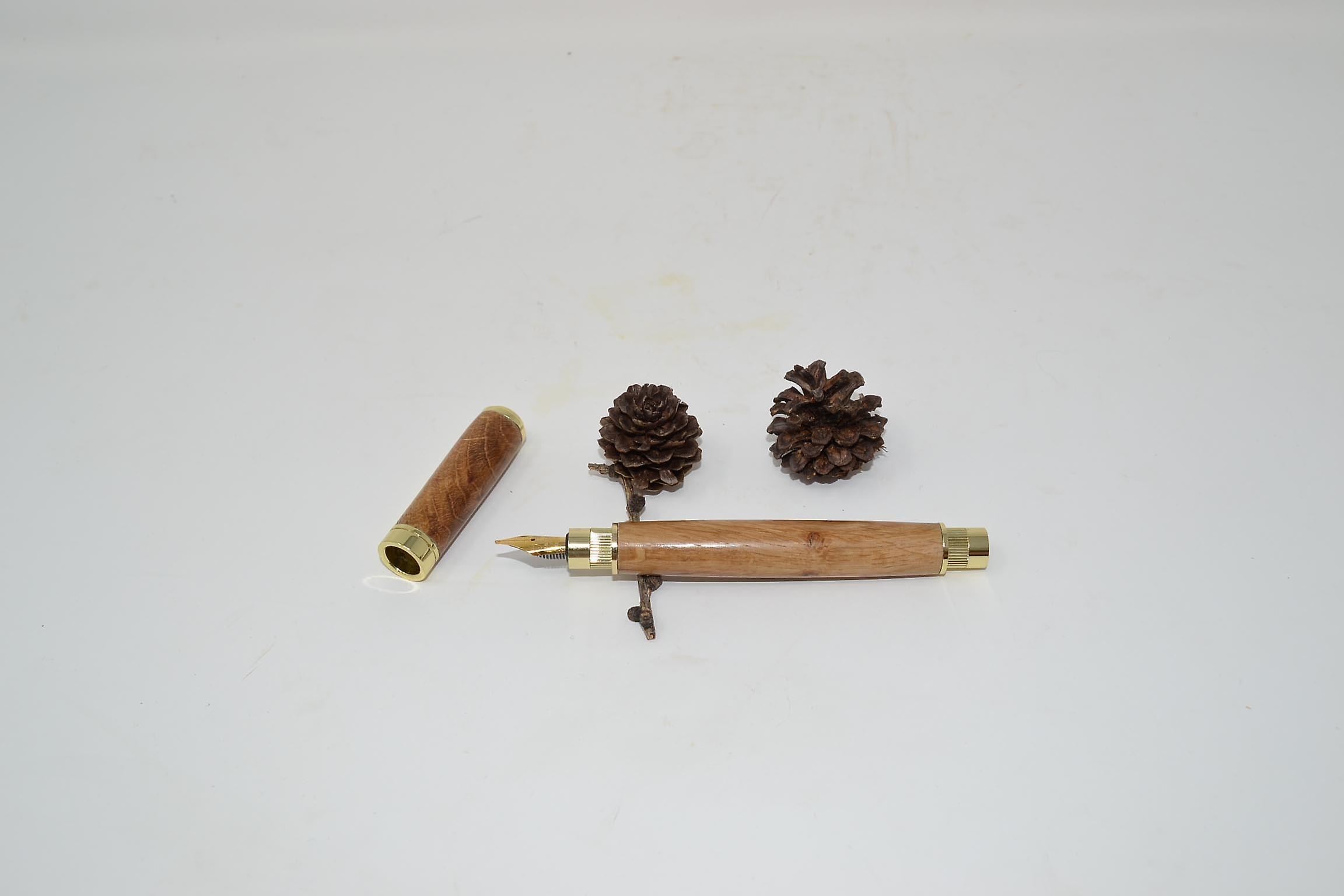 Holzfüllfeder Mit Magnetkappe Eiche Handarbeit Personalisierbar