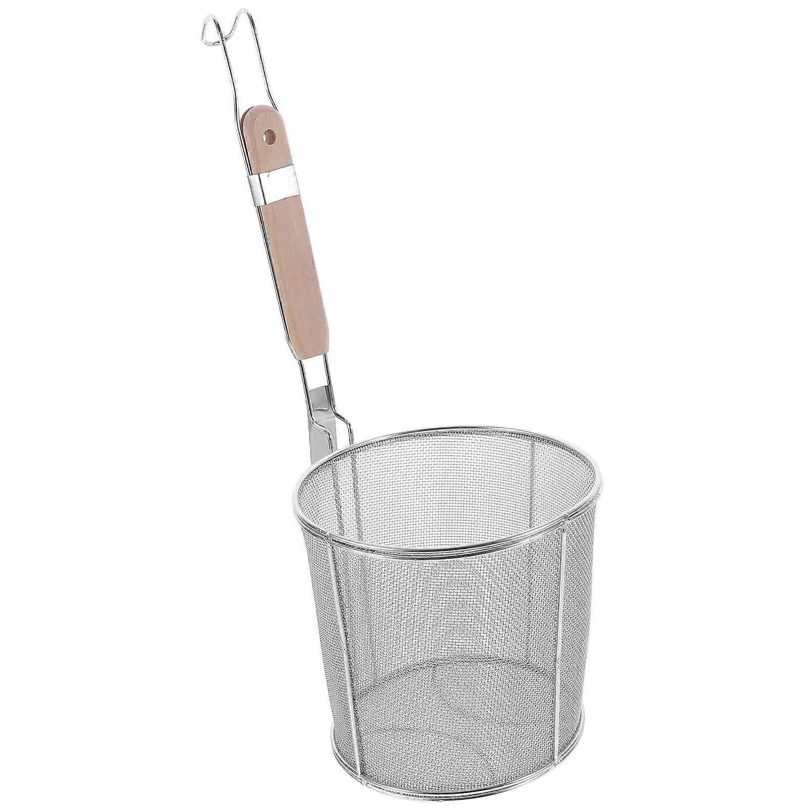 Stainless Steel Pasta Strainer with Comfortable Handle for Home Use Silver