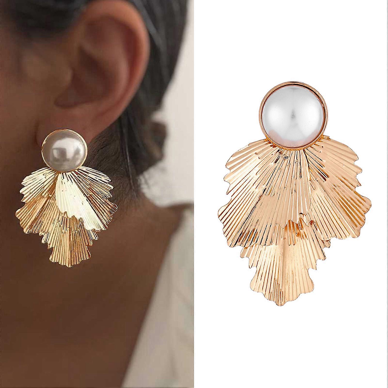 Brincos de pérolas texturizadas francesas combinam com brincos versáteis de moda