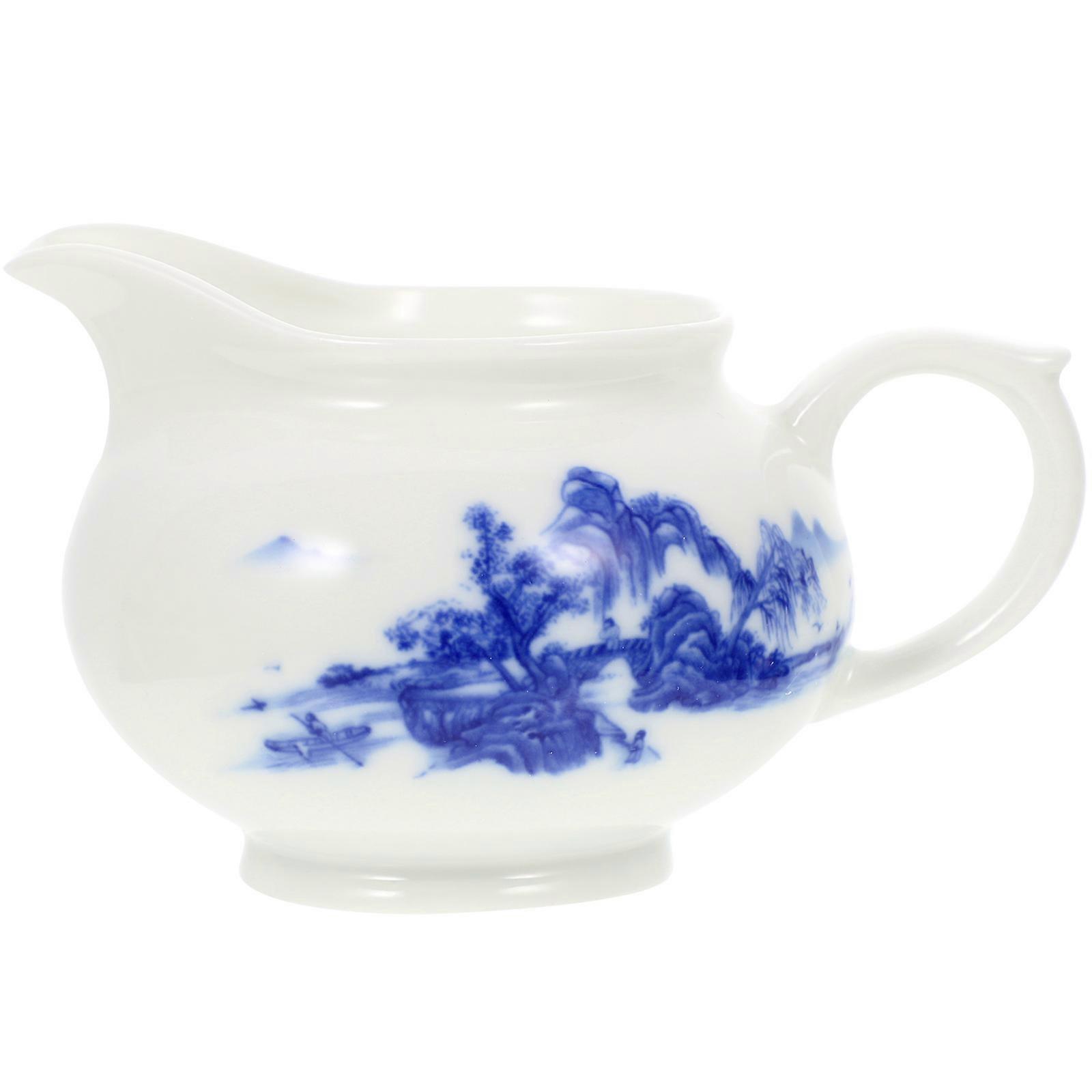 Elegant Ceramic Gravy Boat with Easy Pour Spout for Sauces, Dressings, and Broths – Classy Table Accessory for Home, Restaurant, and Catering Use