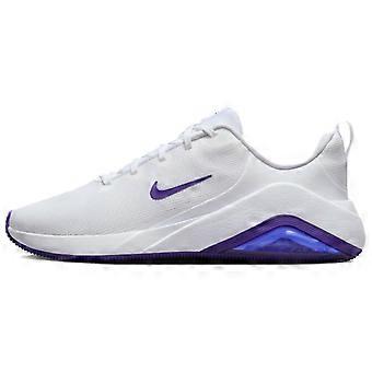 Nike Bella 7 Bequeme, atmungsaktive und stützende Low-Top-Trainingsschuhe für Damen, Weiß/Lila, FZ1689-105
