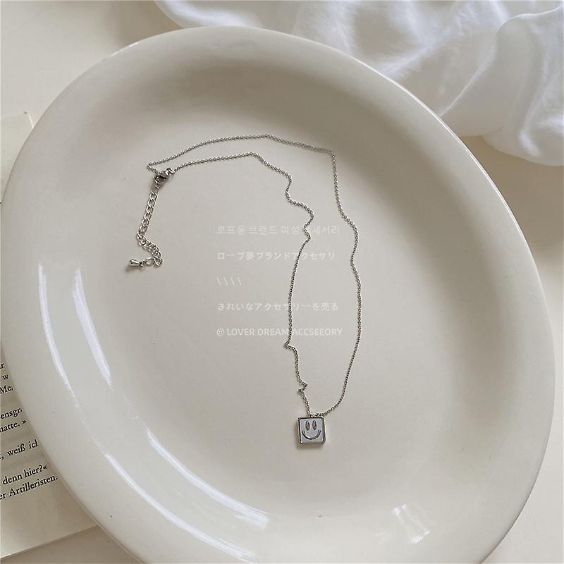 New Retro Geometric Metal Style Necklace Sweet Cool Maiden Style Artificial Shell Smiling Face Chain Versatile Necklace