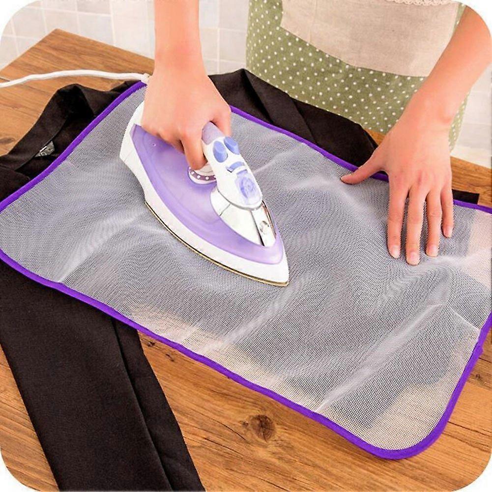 Ironing Pads Set of 2 Heat Resistant Mesh Fabric Protective Cover Mats Random Colors for Clothing Insulation