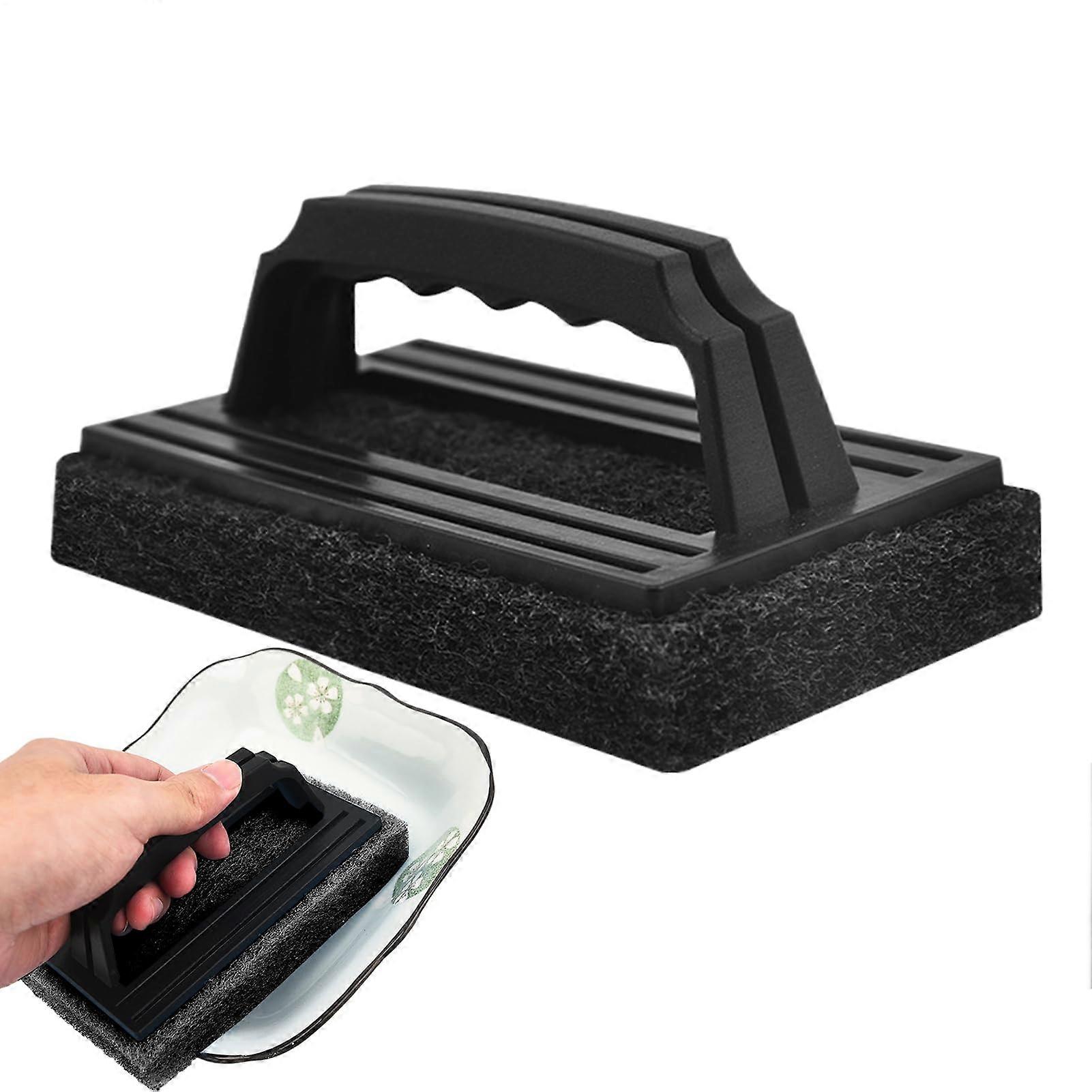Grill cleaning brush with ergonomic handle for cast iron cookware Ref: 9260