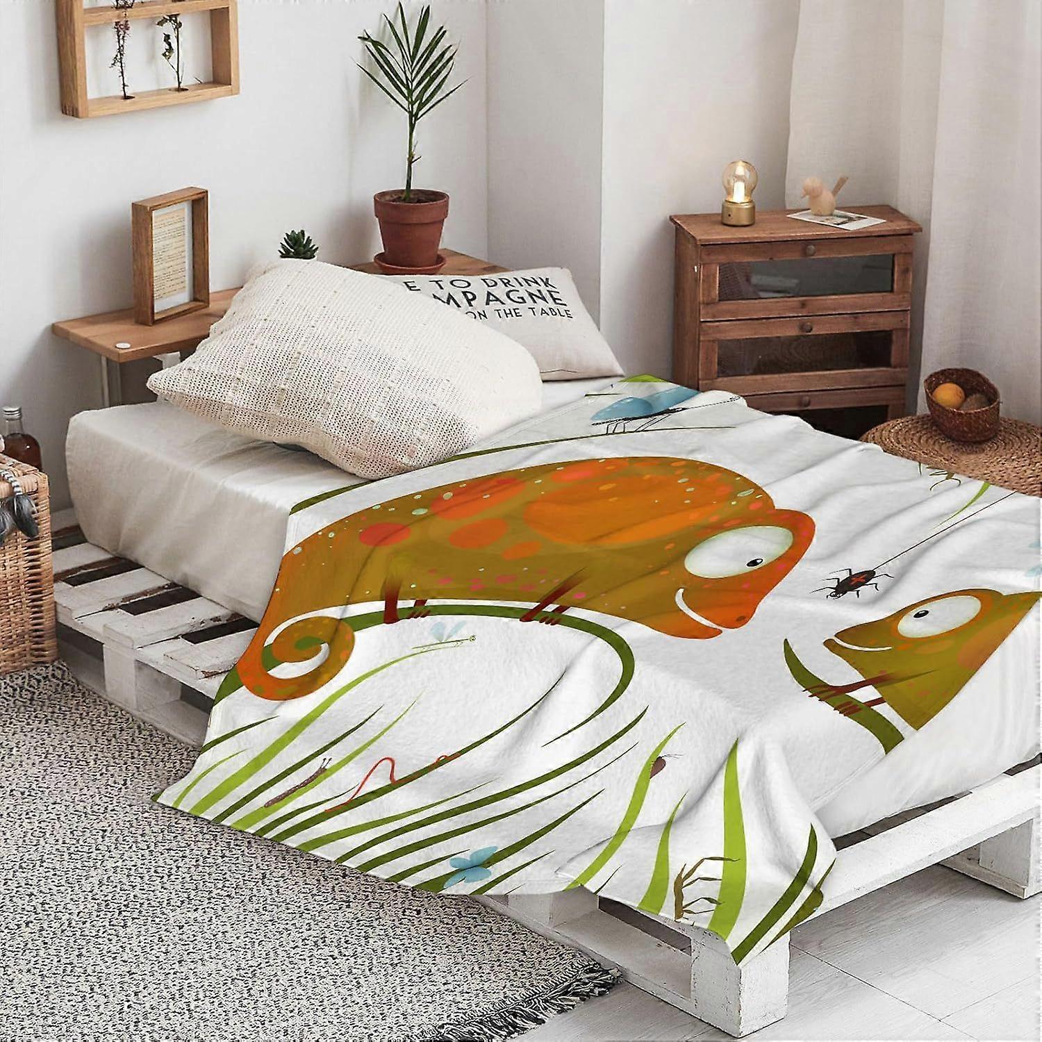 Warm Soft Two Childish Colorful Lizards with Insects in Grass. Funny smiling chamele Throw Blanket,Winter Warm Sofa Bed Throw Bed Picnic Blanket Throw