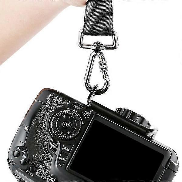 Single shoulder strap for DSLR camera