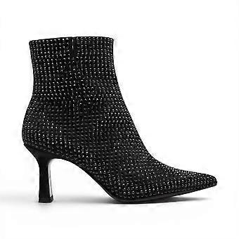 Tamaris 25385-47 Schwarze Damen-Ankle-Boots mit Strassbesatz und Absatz – perfekt für festliche Anlässe und Partys.