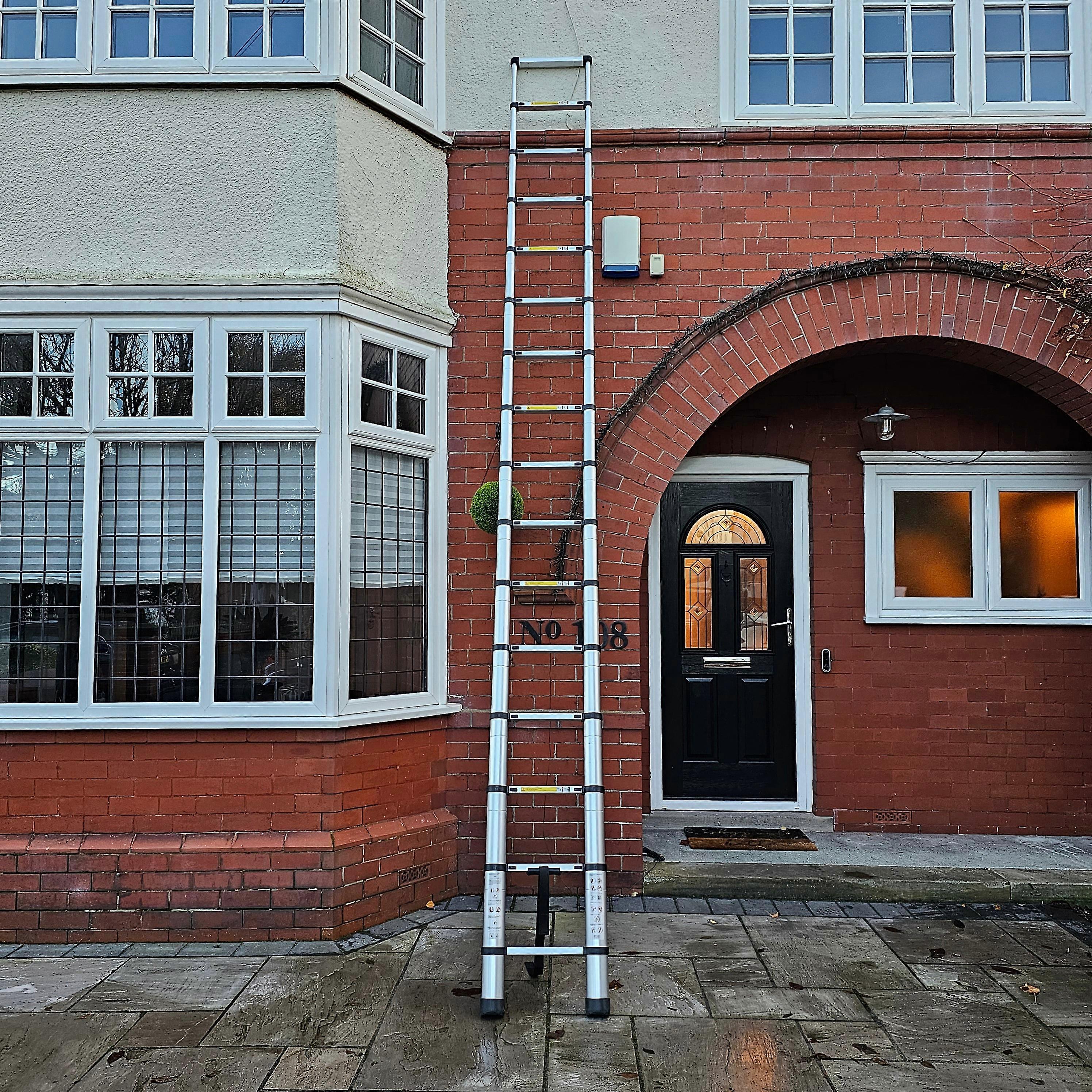 4.7M Telescopic Ladder Multi-purpose Folding Ladders Telescopic Extendable Portable Sturdy Loft Ladder