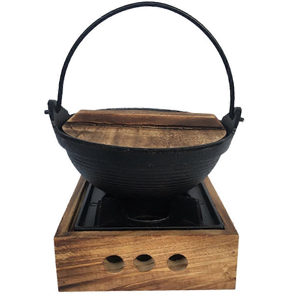 Cast iron kitchenware, resistant to cracking and perfect for soup and ramen cooking