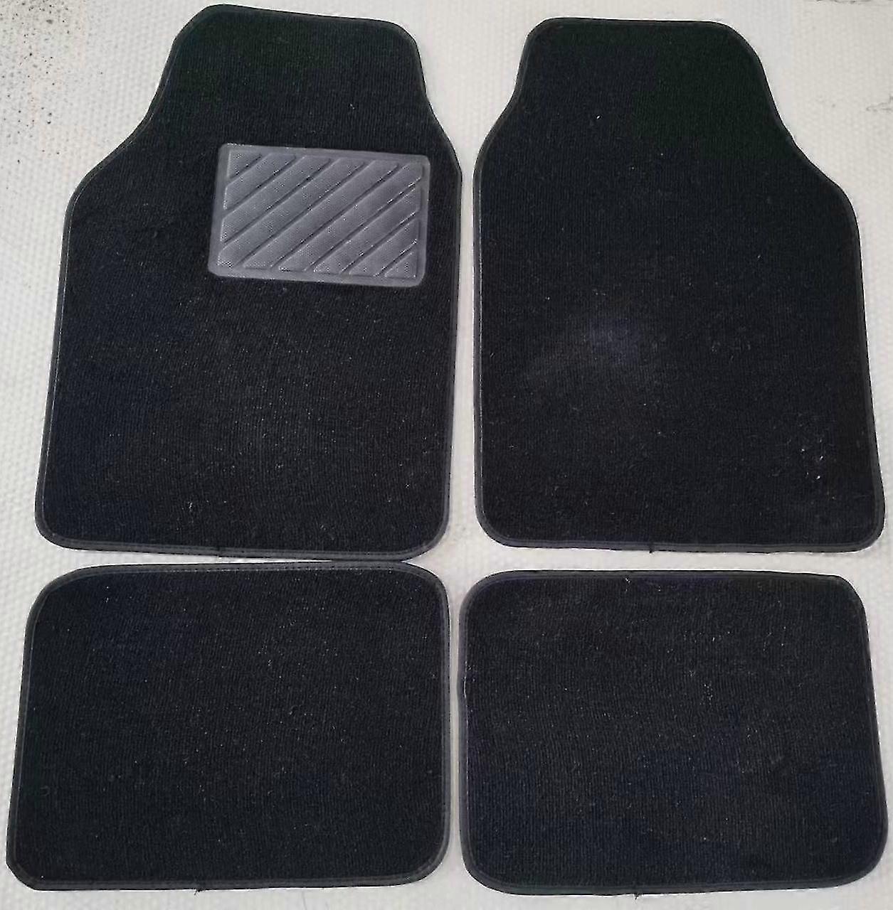 4 bestickte schwarze Teppiche