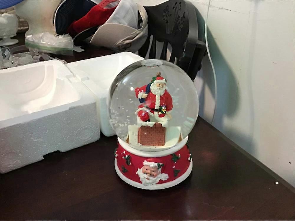 Santa clause snow globe