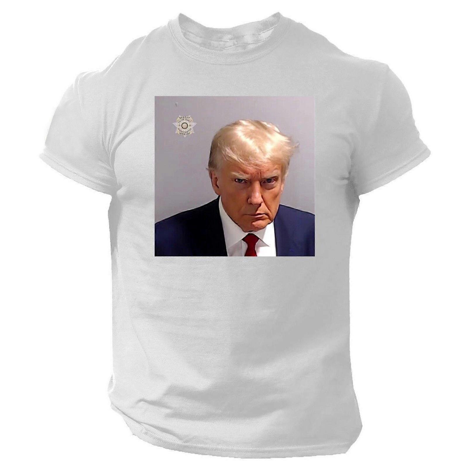 2024 Vtipné tričko Donald Tru-mp Mug Shot Tričko - Trum-p Nikdy sa nevzdávajte Tričko Hot