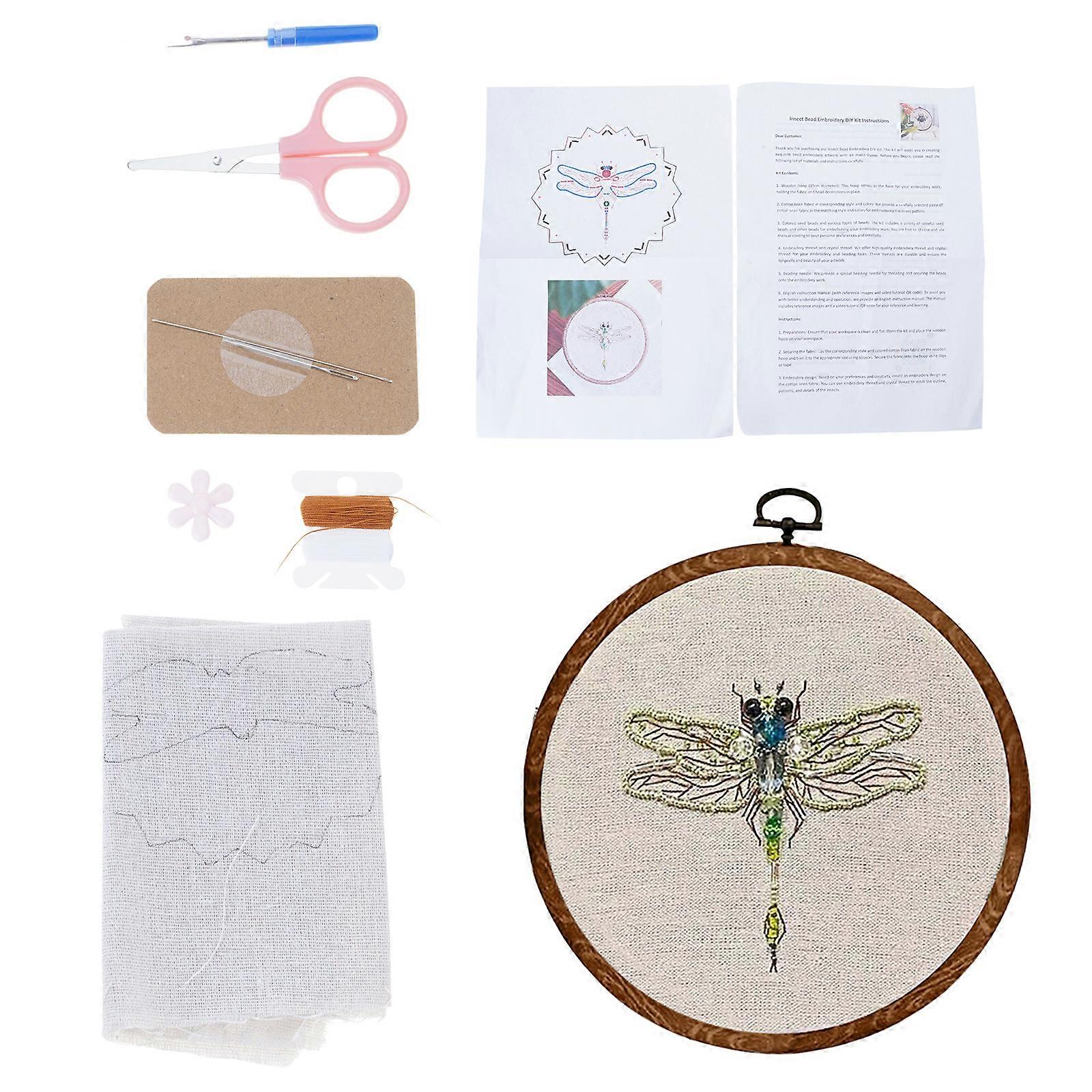 Sada pro začátečníky s vyšíváním obsahuje vyšívací rámeček, vyšívací látku, návod k použití, nit a jehlu pro domácí dekoraci, vícebarevná