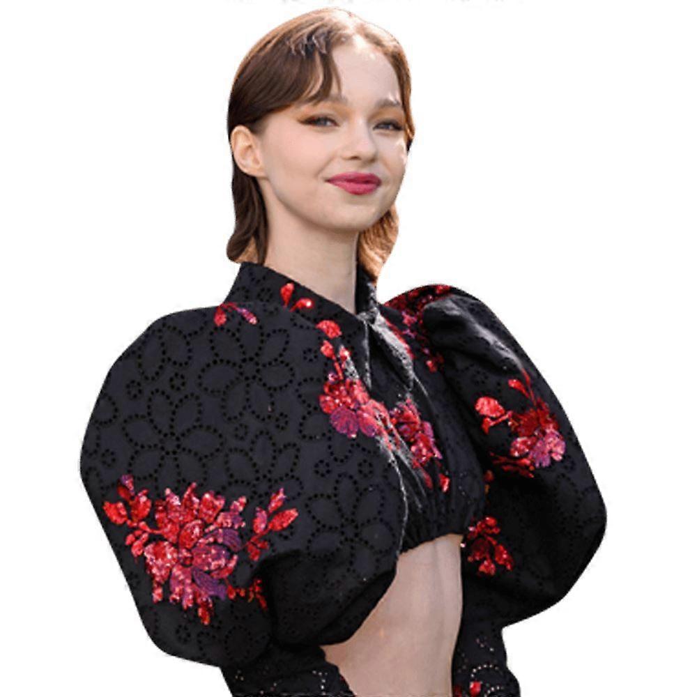 Emma Myers (Blumenkleid) Halbkörper Buddy Ausschnitt