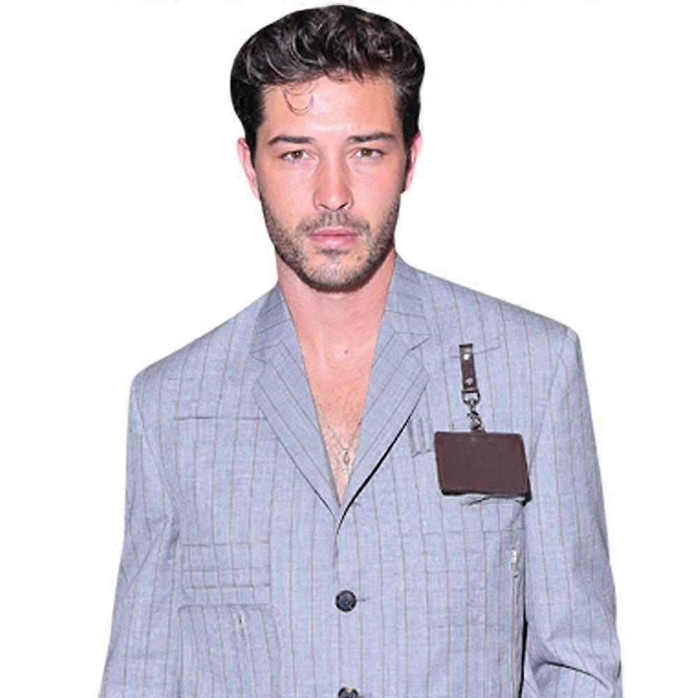 Francisco Lachowski (Traje gris) Buddy de medio cuerpo