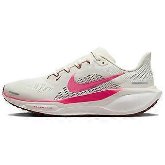 Nike Pegasus 41 comfortabele, ademende lage hardloopschoenen voor dames in de kleur Coconut Milk (FD2723-107)