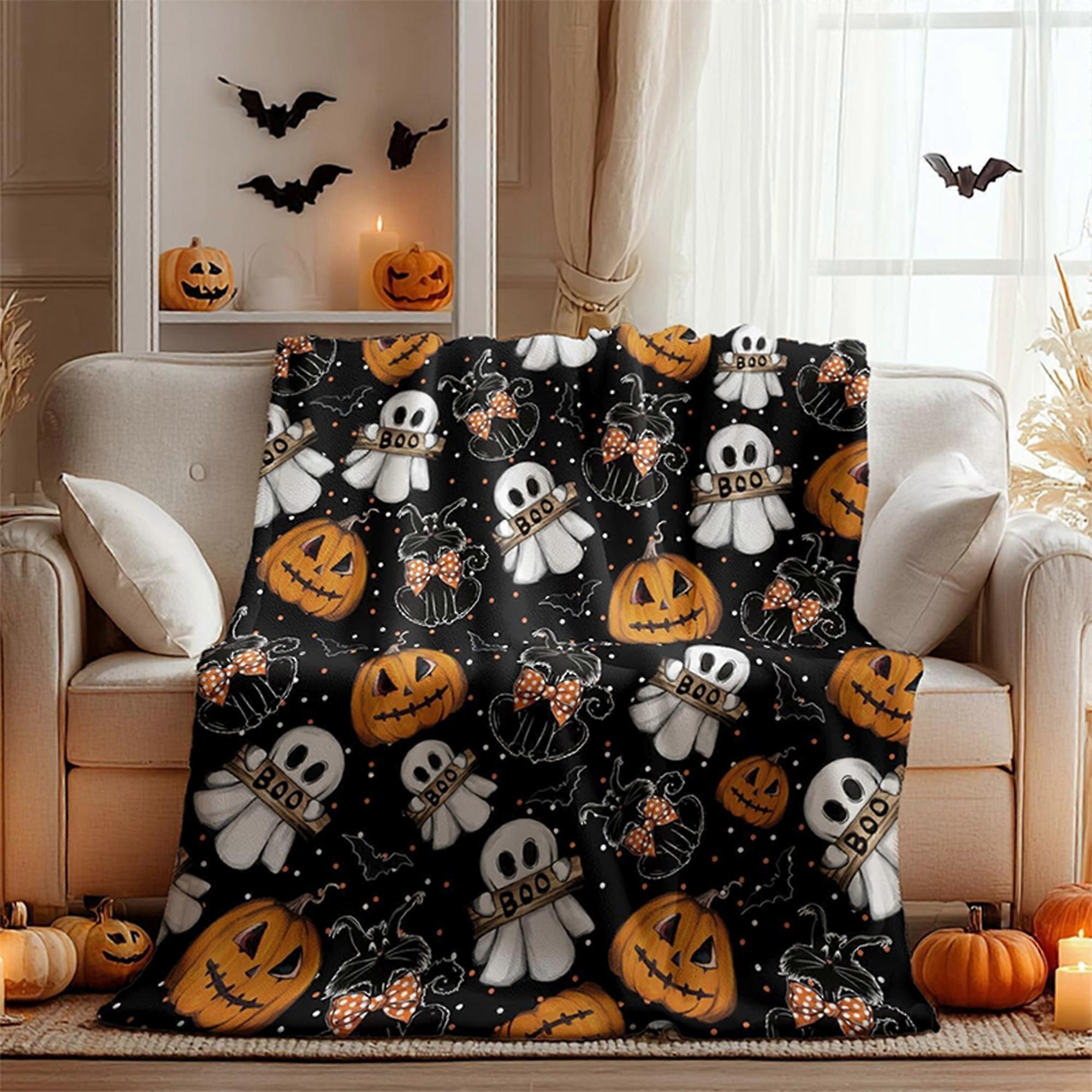 Spooky Halloween Blanket: Ghosts, Pumpkins & Bats for Cozy Nights! Flannel blanket, soft and comfortable, gift
