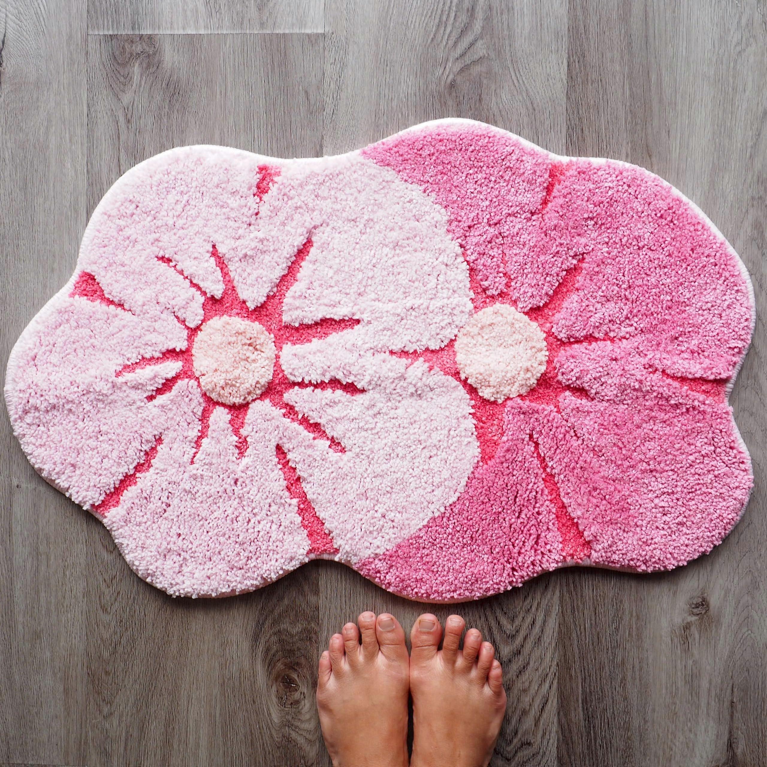 Bath Mat for Bathroom with Non-Slip Backing, Soft and Absorbent, Machine Washable