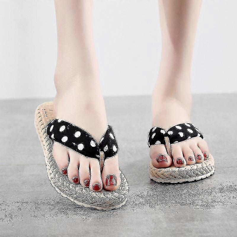 Outdoor slippers with printed floral patterns and low heels, suitable for summer