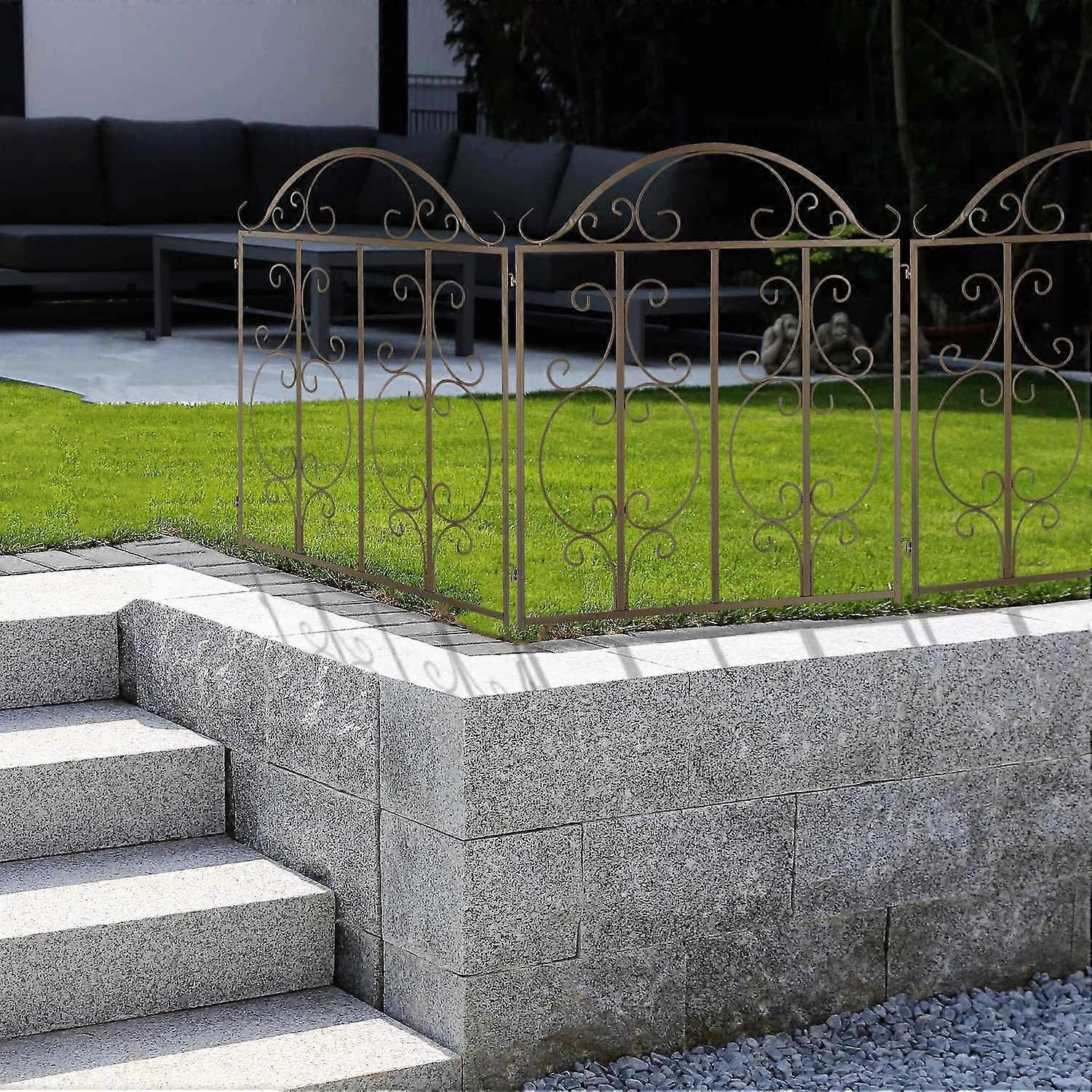 Garden fence with 3 panels